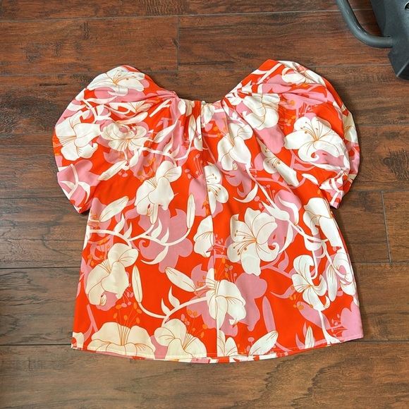 Entro puff sleeve top small NWT - Picture 4 of 4